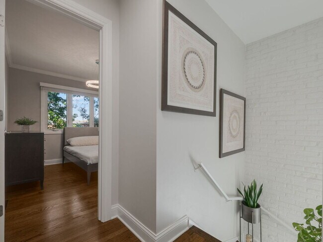 Foto del edificio - 315 Hawthorn Ave E
