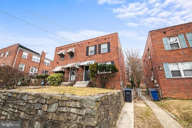 Building Photo - 2412 18th St SE