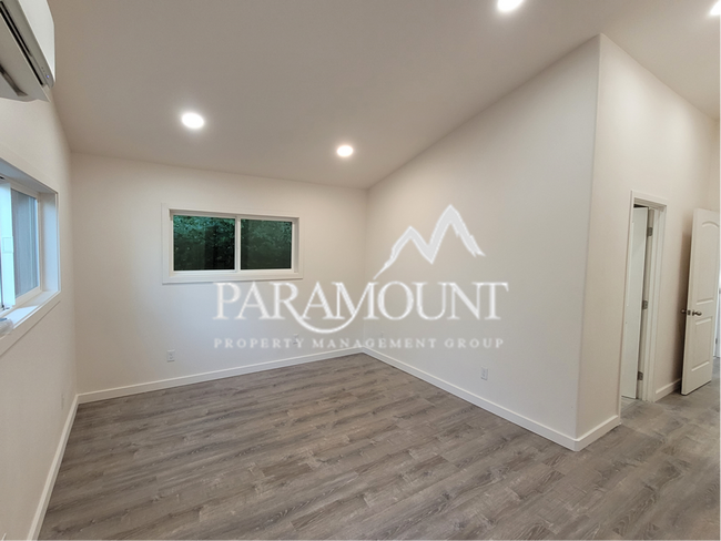 Foto del edificio - Remodeled 2 Bedroom with Water View!