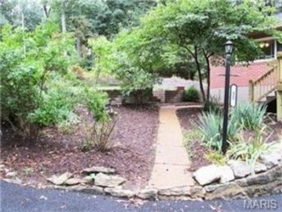 Building Photo - Charming in Ballwin! Huge Treed Lot!
