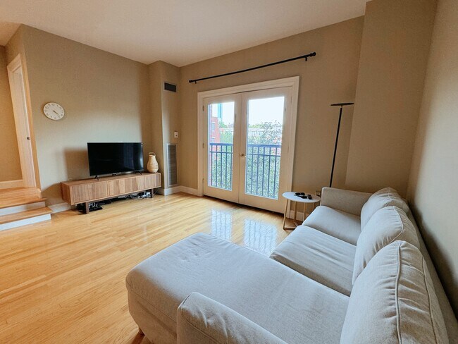 Living Room 4 - 1723 Washington St