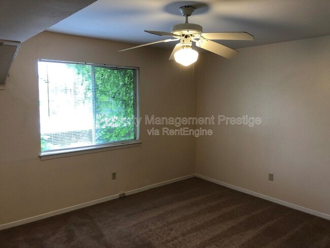 Photo - 1520 Yale St Apartment