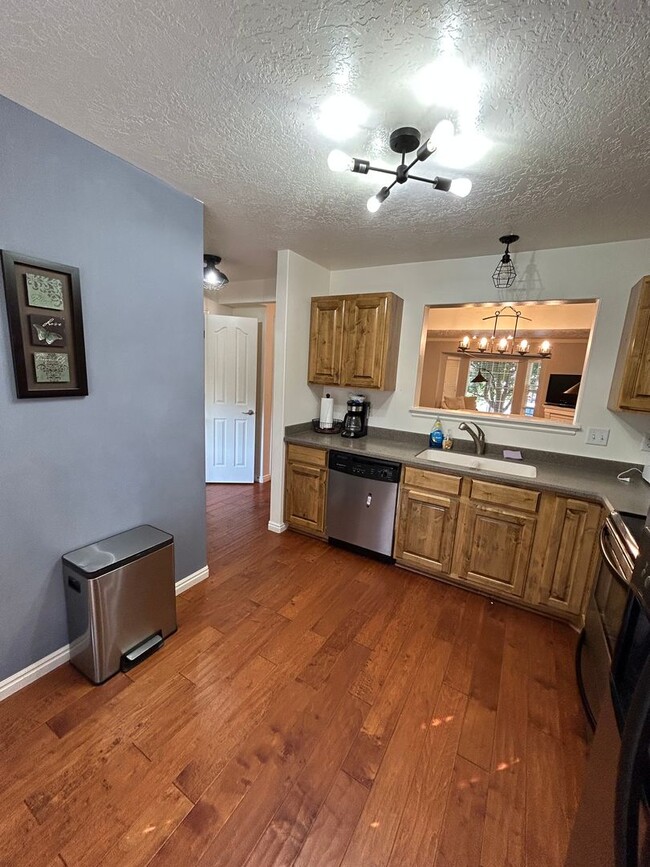 Foto del edificio - 3 Bedroom 2 Bathroom Townhouse in Midway U...