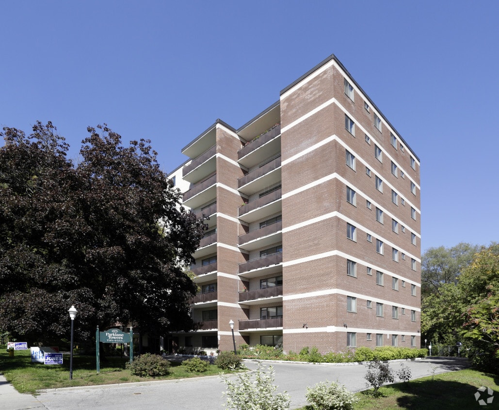 Primary Photo - Parklane Towers