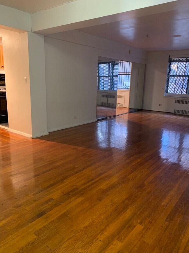 Living area - 2420 Morris Ave