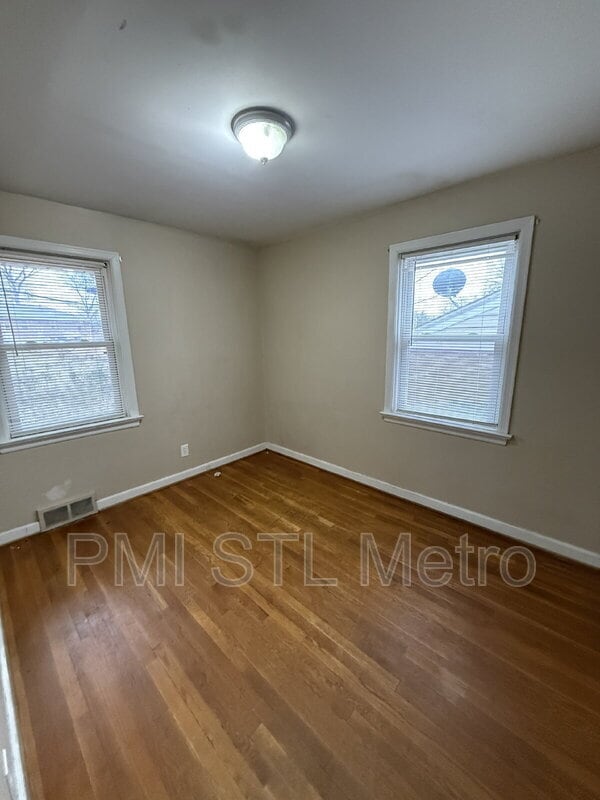 Building Photo - 9350 Duenke Dr