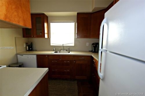 Building Photo - 910 Bay Dr