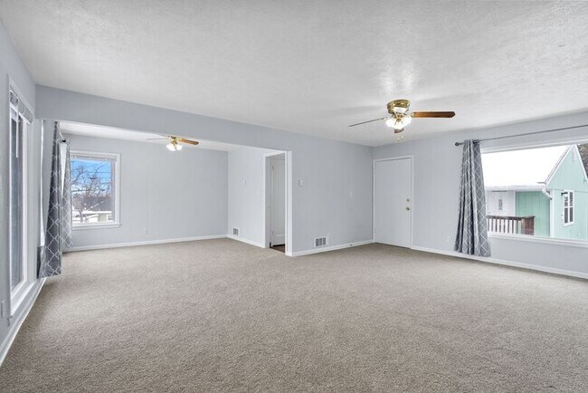Building Photo - 109 W 3rd St
