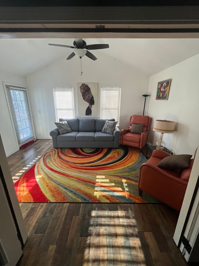 Foto del edificio - 2005 Locarno Dr