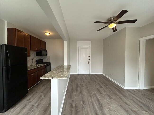 Foto del edificio - 2712 N Milwaukee Ave