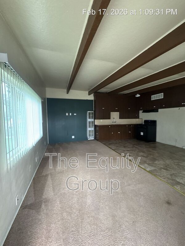 Foto del edificio - 220 W Cypress Ave