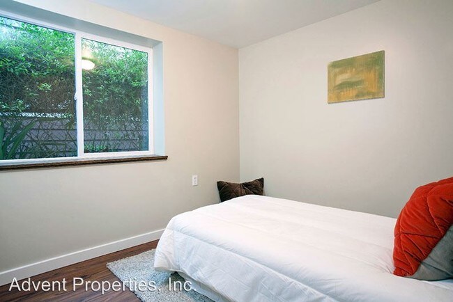 Building Photo - 2 br, 1 bath Apartment - 690 61st Street
