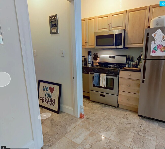 Foto del edificio - 1069 Beacon St