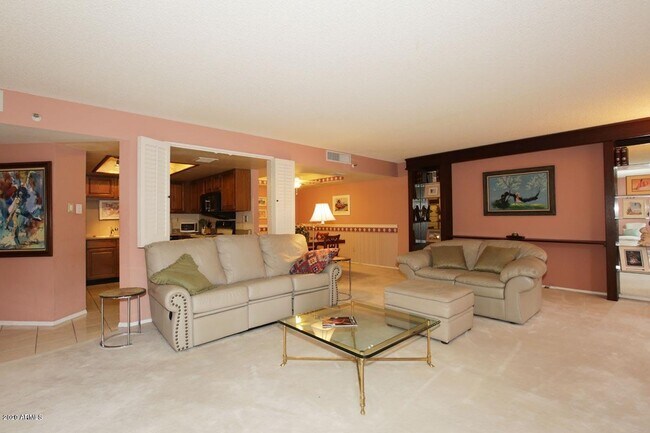 Foto del edificio - 7870 E Camelback Rd