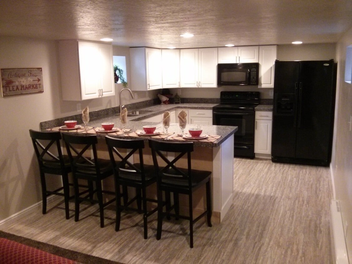 Kitchen - 373 N 800 W