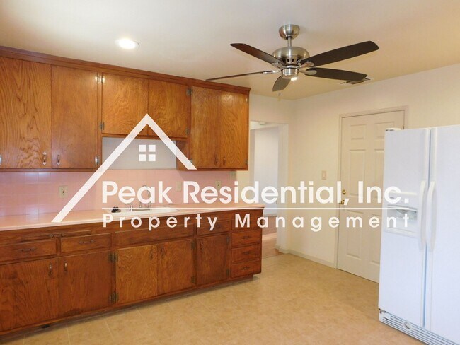 Foto del edificio - Nice 2bd/1ba Carmichael Duplex with 1 Car Garage