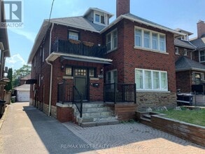 Building Photo - 900 Avenue Rd