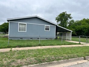 Building Photo - 1401 Elyse Dr