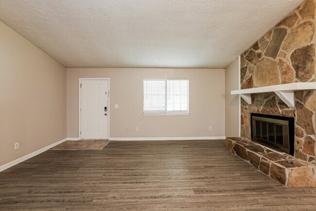 Foto del edificio - 4114 Red Laurel Way SW