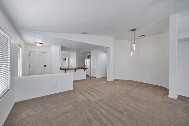 Building Photo - SFH 3-2