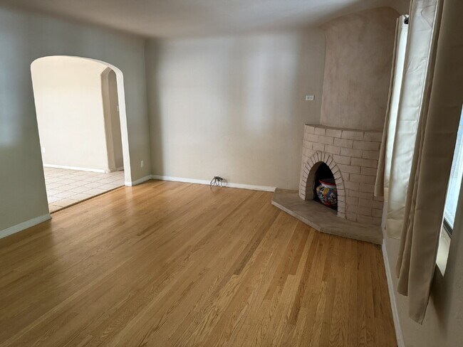 Foto del edificio - Charming NE Heights Cottage with Flexible Layout & Easy Access to UNM, Uptown, and KAFB