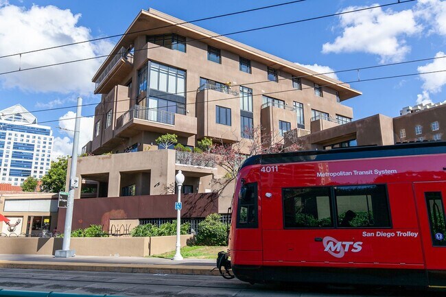 Foto del edificio - 611 W G St
