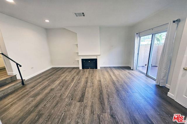 Building Photo - 11524 Moorpark St