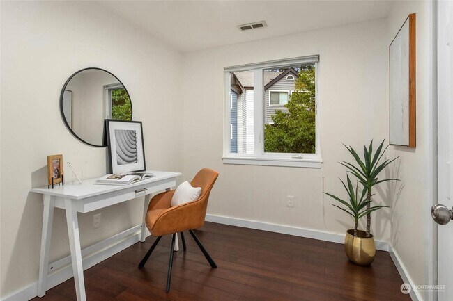 Foto del edificio - 12034 Slater Ave NE