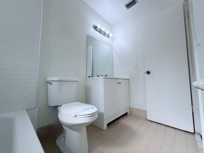 Foto del edificio - 3084 Collin Dr