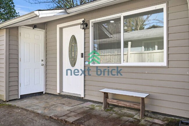 Foto del edificio - Charming 3-Bedroom Home in Auburn Near Green River College with Fenced Yard & Prime Location!