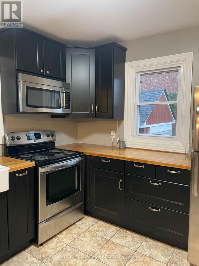 Building Photo - 1297 Kitchener Ave