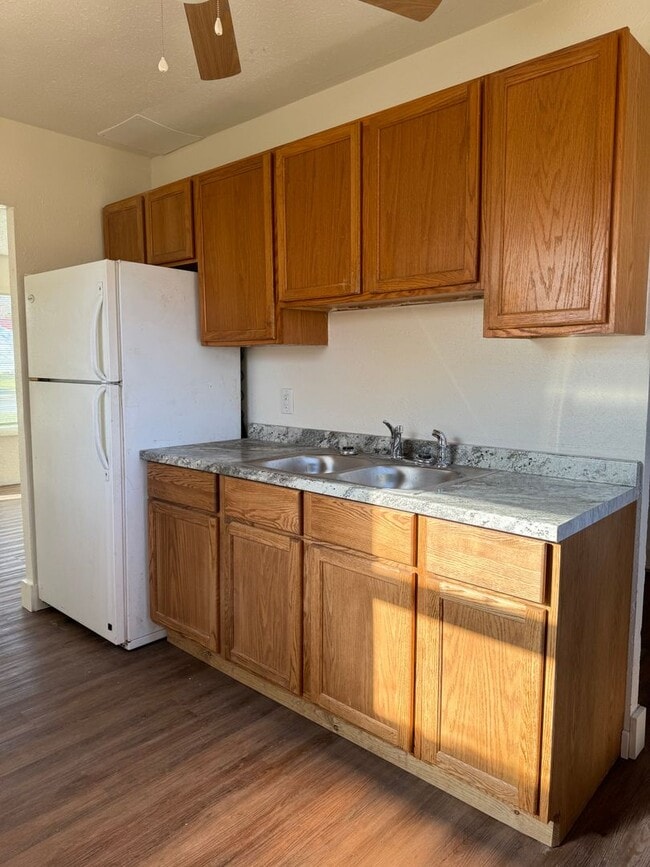 Building Photo - NEWLY REMODELED!