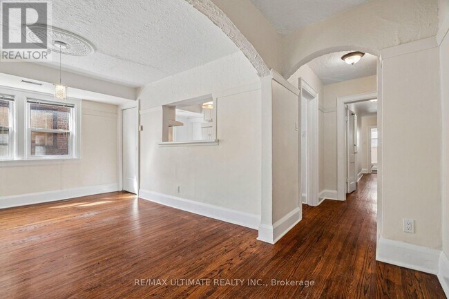 Photo du bâtiment - 470 Oriole Pkwy