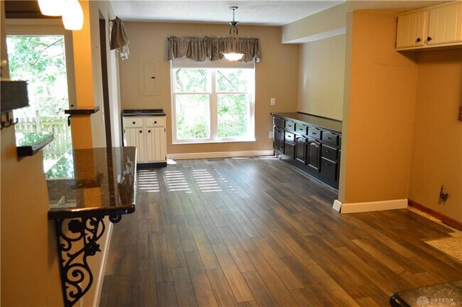 Foto del edificio - 726 Hidden Valley Ct