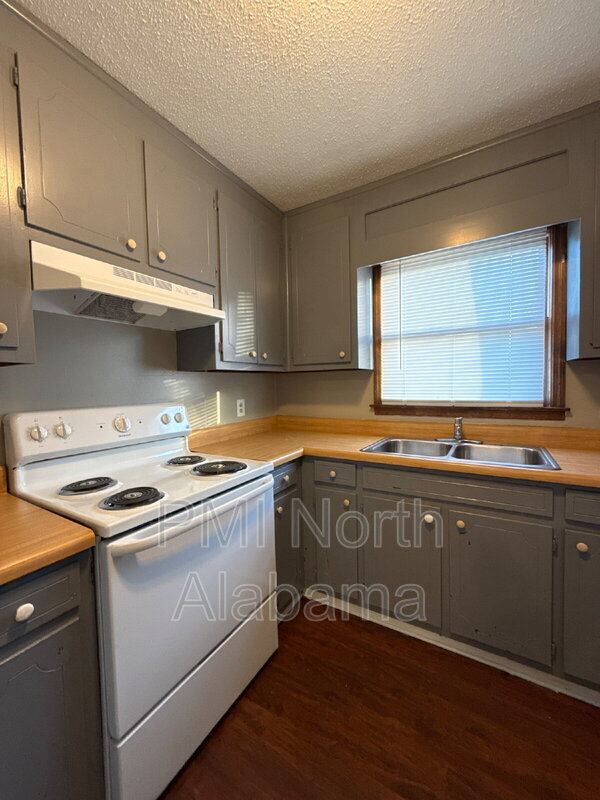 Building Photo - 4428 Bonnell Dr NW