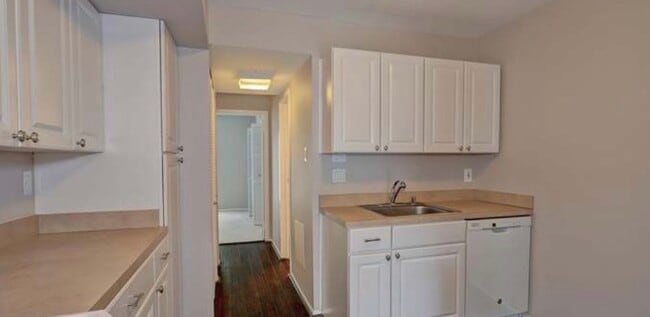 Building Photo - 2060 Royal Fern Ct