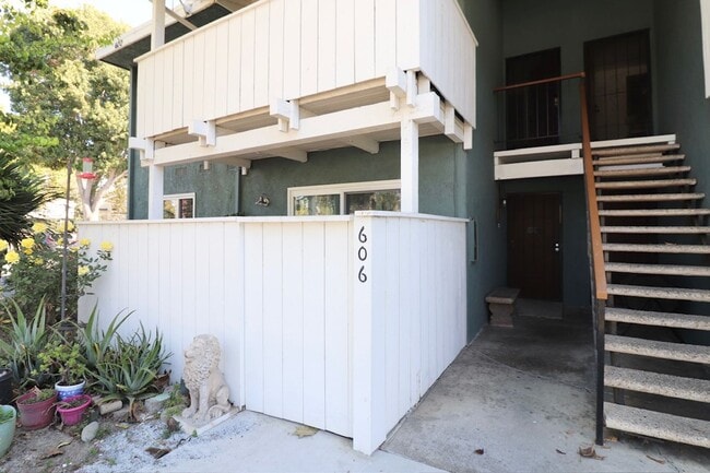 Building Photo - Pepper Tree