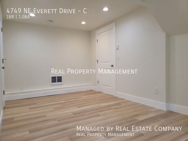 Building Photo - 4749 NE Everett Dr