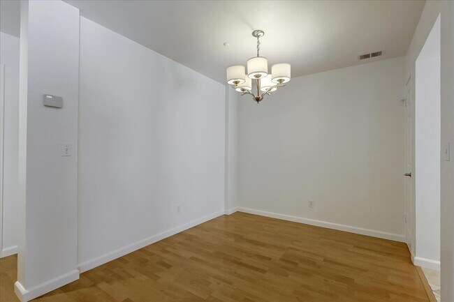 Foto del edificio - 6321 Island Pine Way