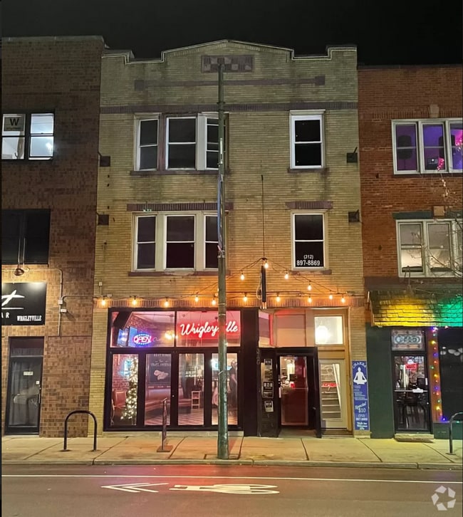 Building Photo - 3720 N Clark St