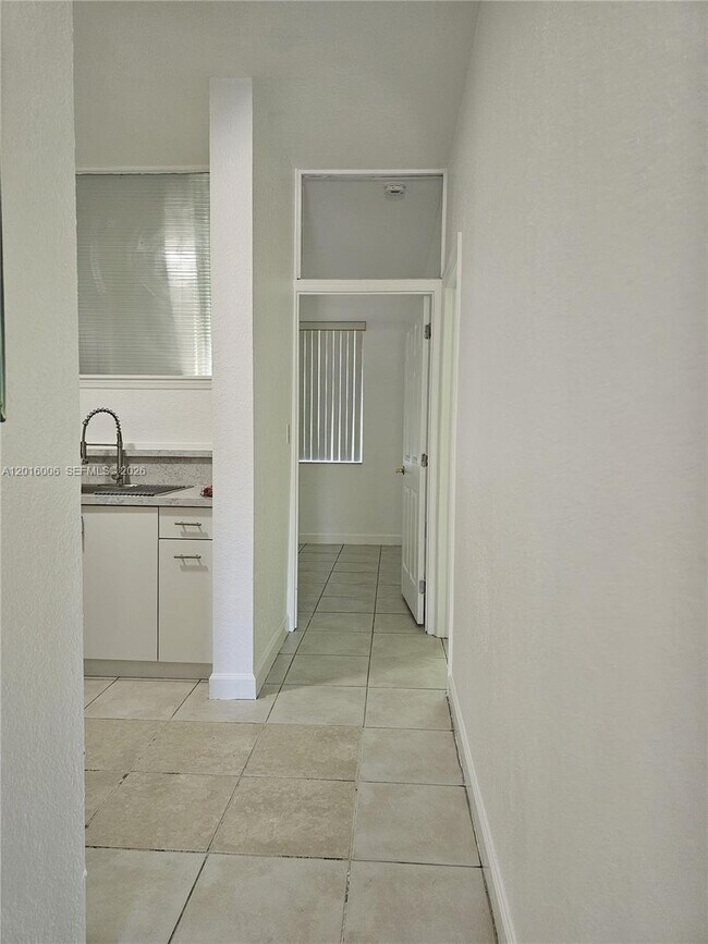 Foto del edificio - 17720 NW 73rd Ave