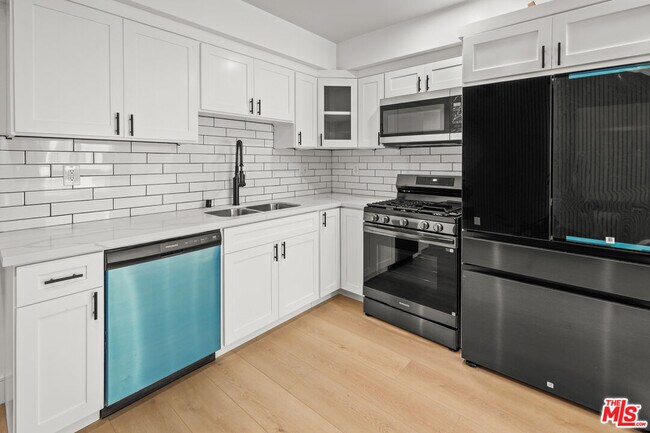 Foto del edificio - 2700 Fletcher Dr