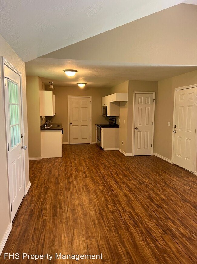 Building Photo - 3 br, 2 bath House - 1027 S Overhill Ave