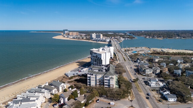 Building Photo - 3558 Shore Dr