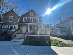 Building Photo - 406 Comstock St