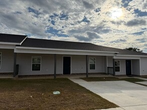 Building Photo - 215 Charleston Dr