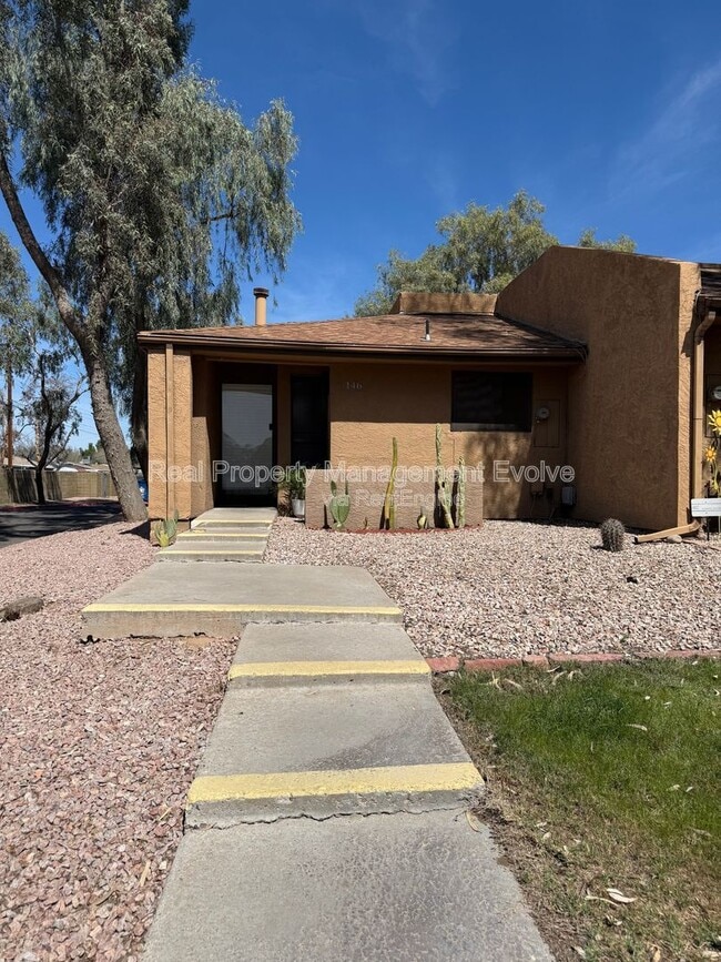 Foto del edificio - 3228 W Glendale Ave