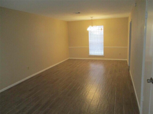 Foto del edificio - 5508 Deep Forest Dr