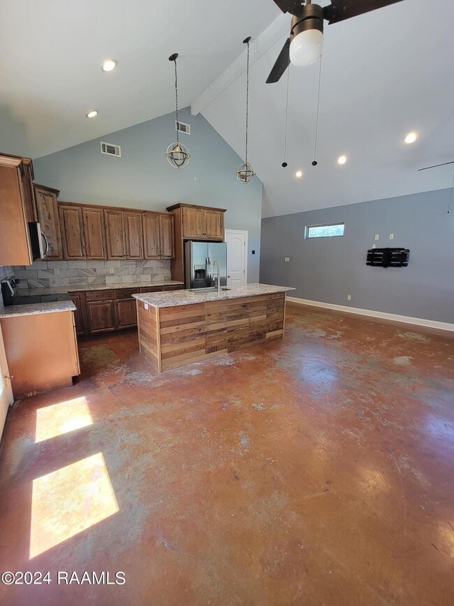 Foto del edificio - 917 W Broussard Rd