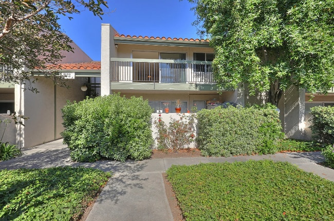 Building Photo - 5518 Armitos Ave